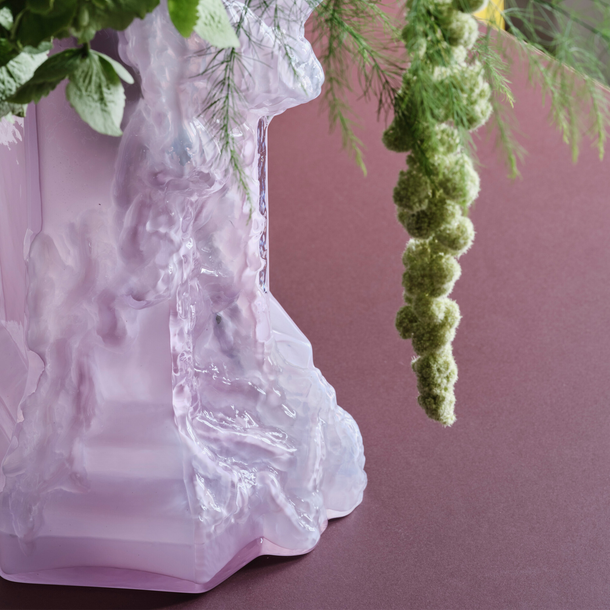 7042415_Rocky_Baroque_vase_cool_pink_Kosta_Boda_Hanna_Hansdotter_ENV_01_4x5