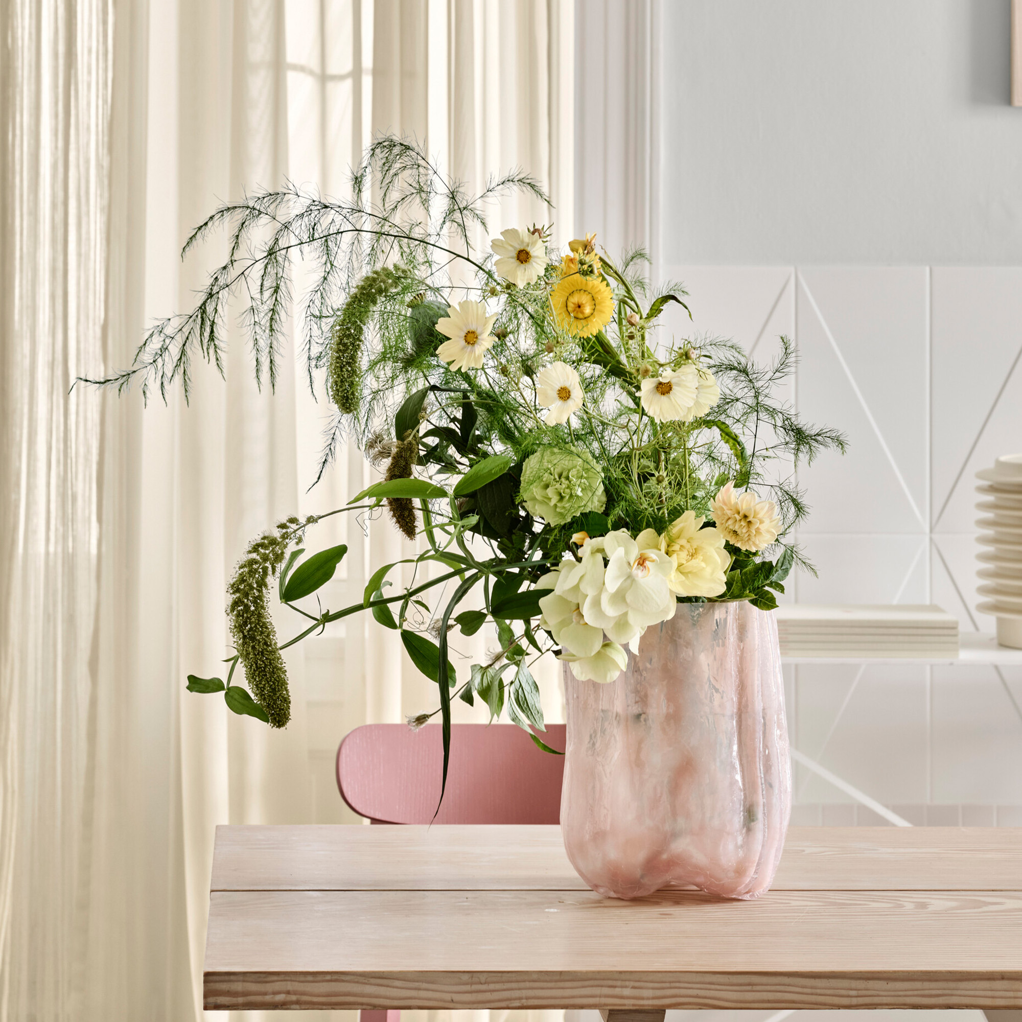 7042410_Crackle_vase_pink_pearl_270mm_Kosta_Boda_Asa_Jungnelius_ENV_3x2