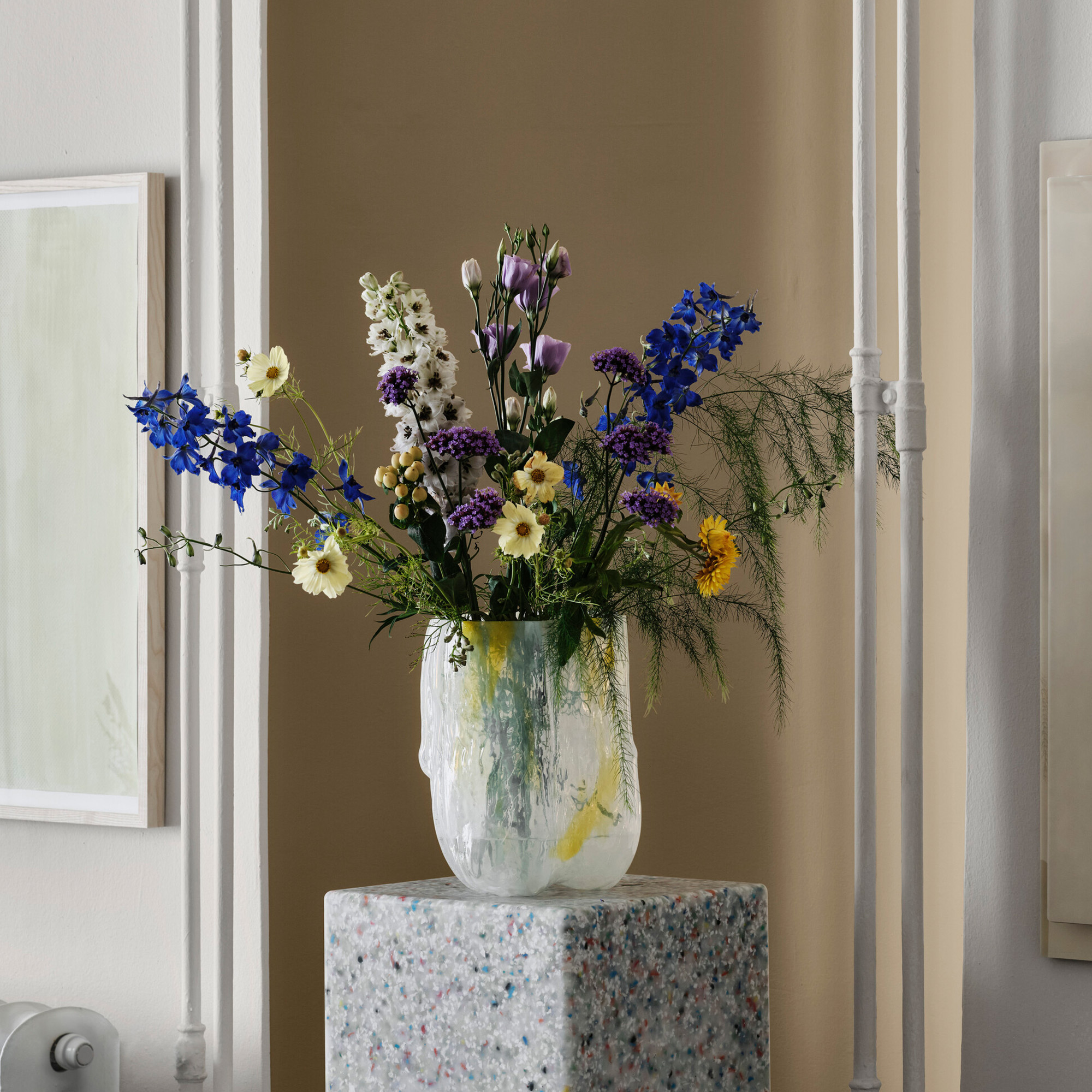 7042411_Crackle_vase_lemon_sorbet_270mm_Kosta_Boda_Asa_Jungnelius_ENV_3x2