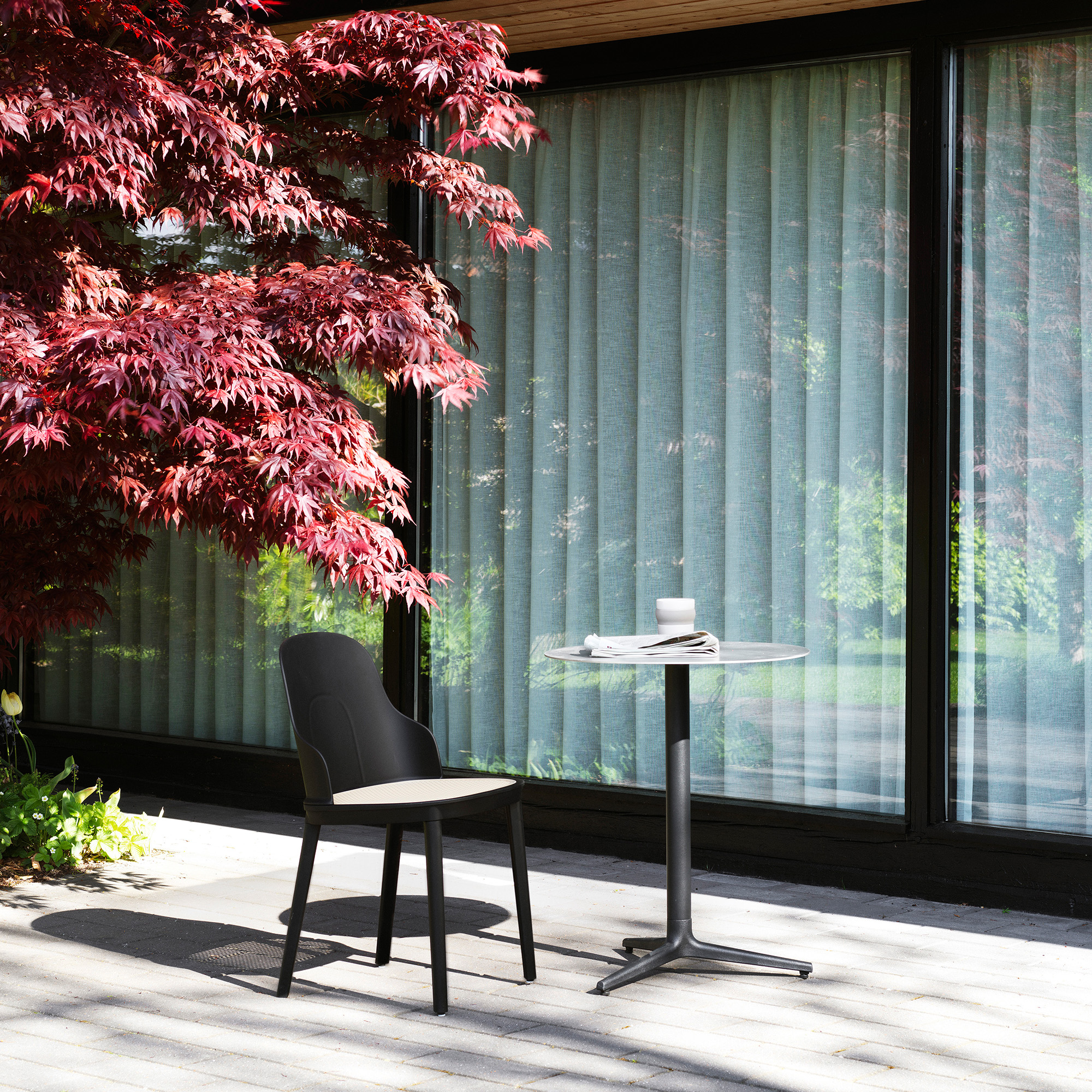 2021_Allez_Chair_Molded_Wicker_Seat_Black_Allez_Table_3L_Steel_H75_Ø60cm_01