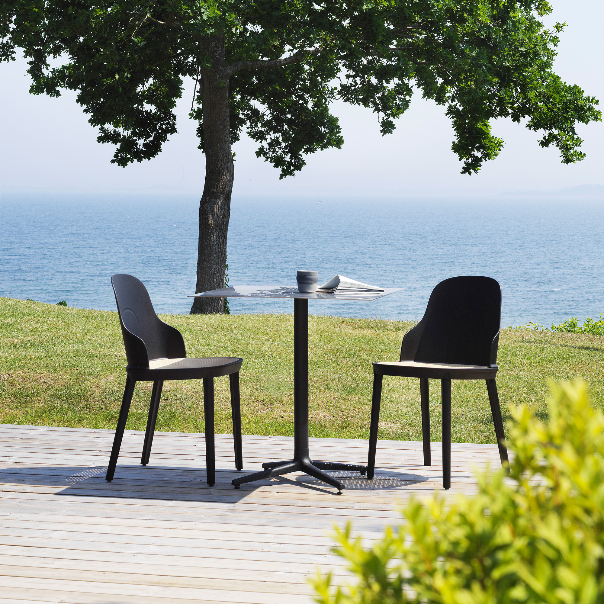 2021_Allez_Chair_Molded_Wicker_Seat_Black_Allez_Table_4L_Steel_H75_70x70cm_02