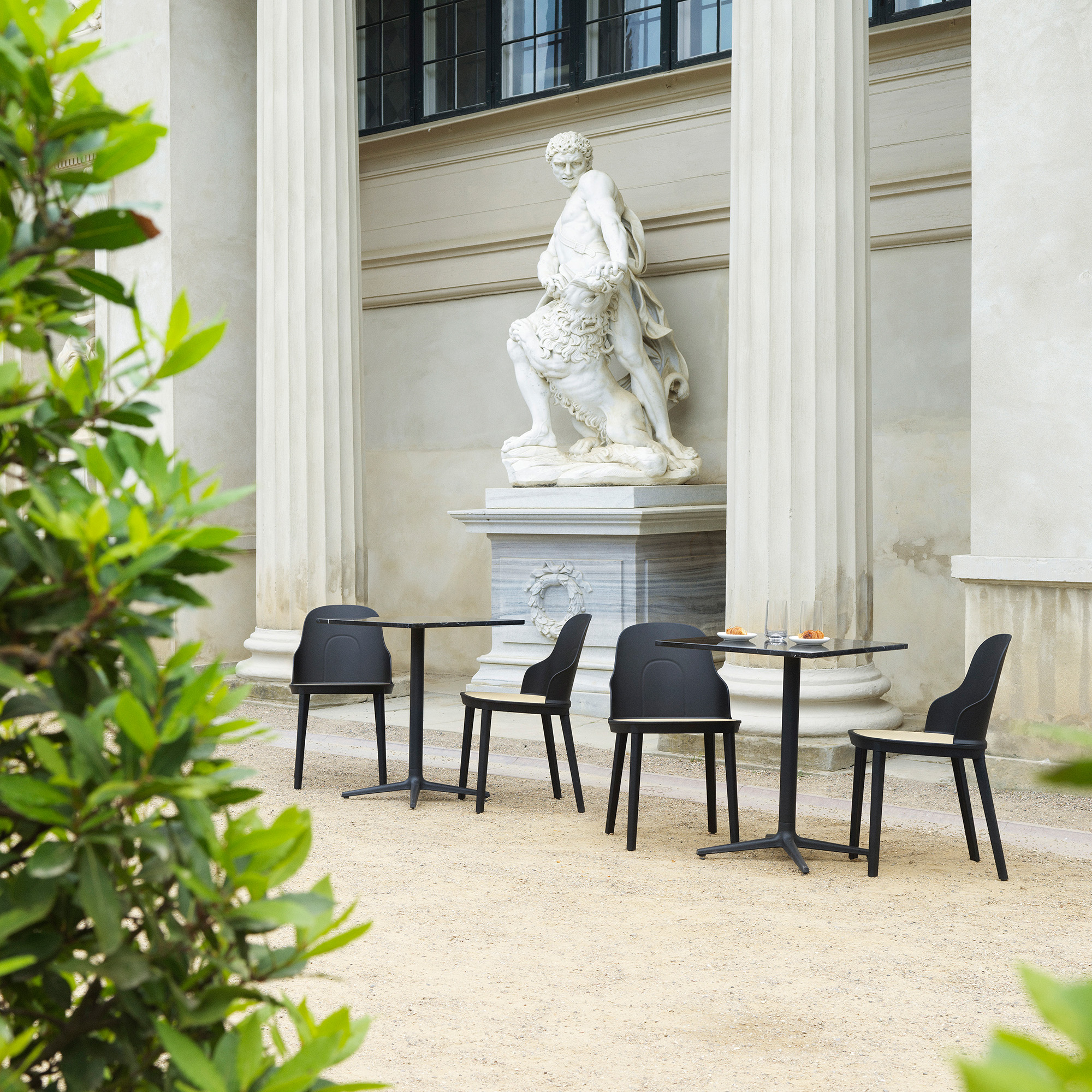 2021_Allez_Chair_Park_Molded_Wicker_Seat_Black_Allez_Table_4L_Marble_Black_H75_70x70cm_01