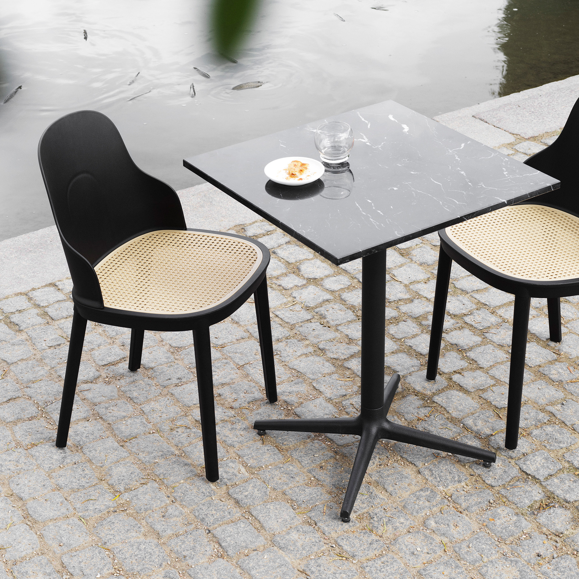 2021_Allez_Chair_Park_Molded_Wicker_Seat_Black_Allez_Table_4L_Marble_Black_H75_70x70cm_02
