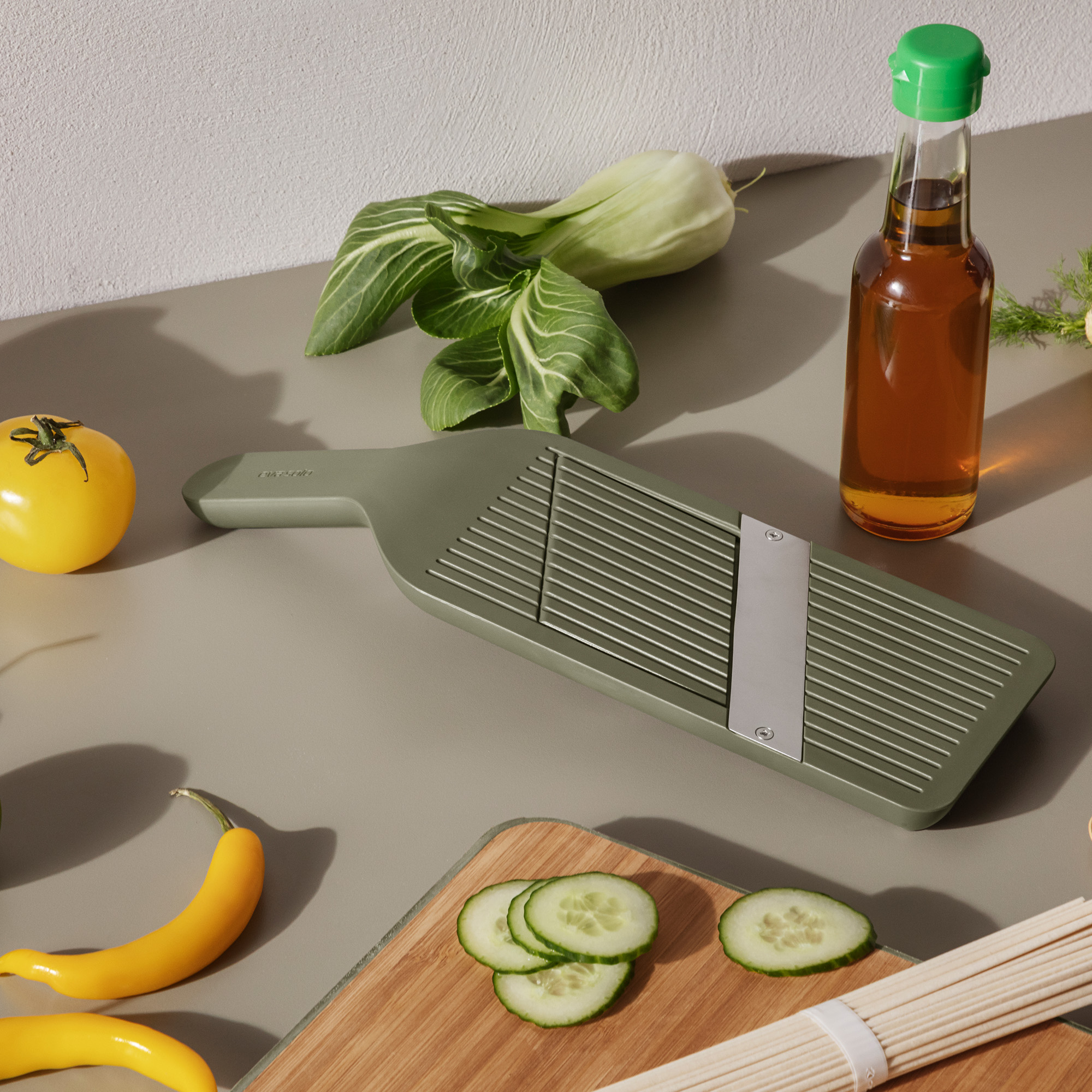 531536_Eva_Solo_Green_tools_Mandolin_slicer_table_with_vegetables_l