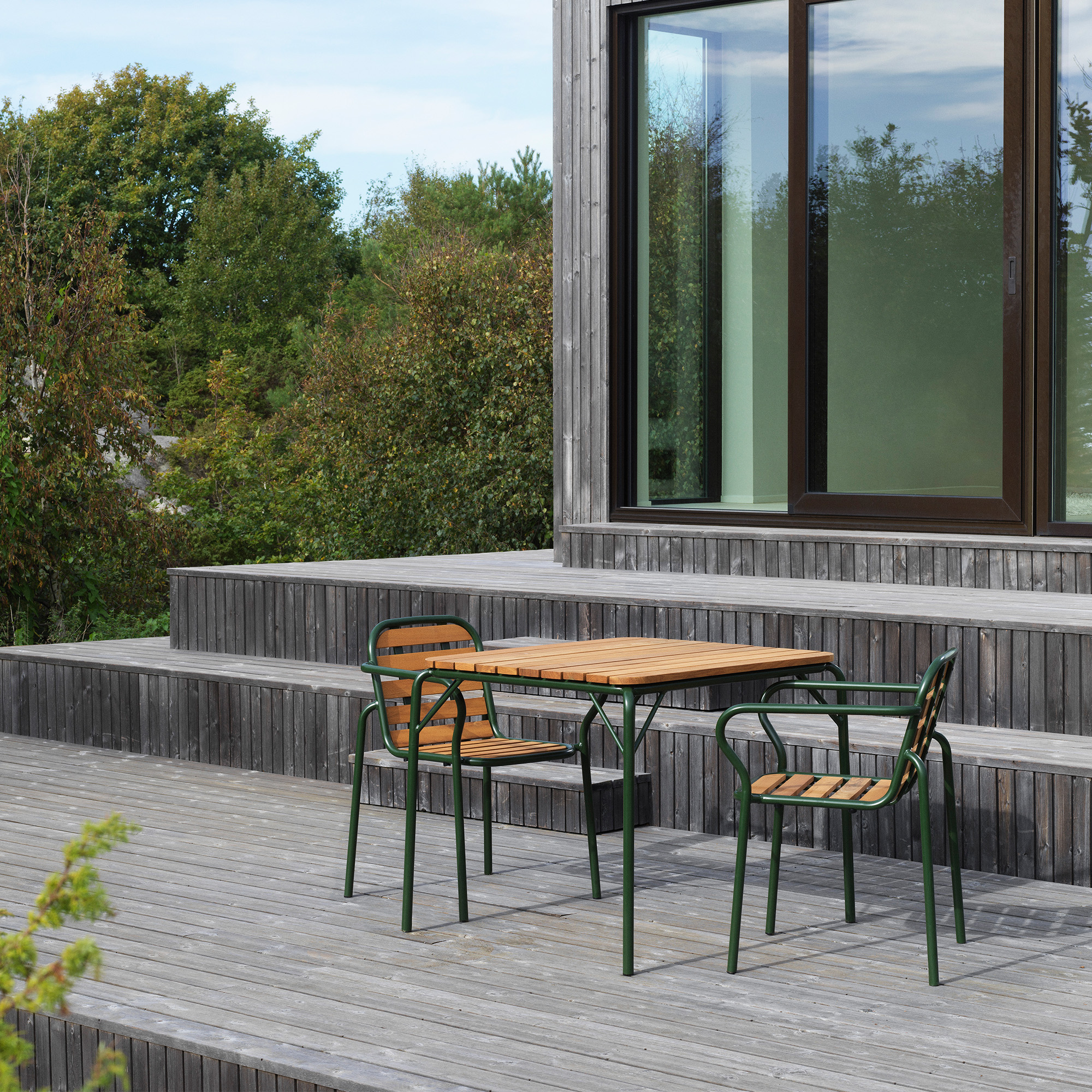 2023_Vig_Armchair_Robinia_Dark_Green_Vig_Table_90x80cm_Robinia_Dark_Green