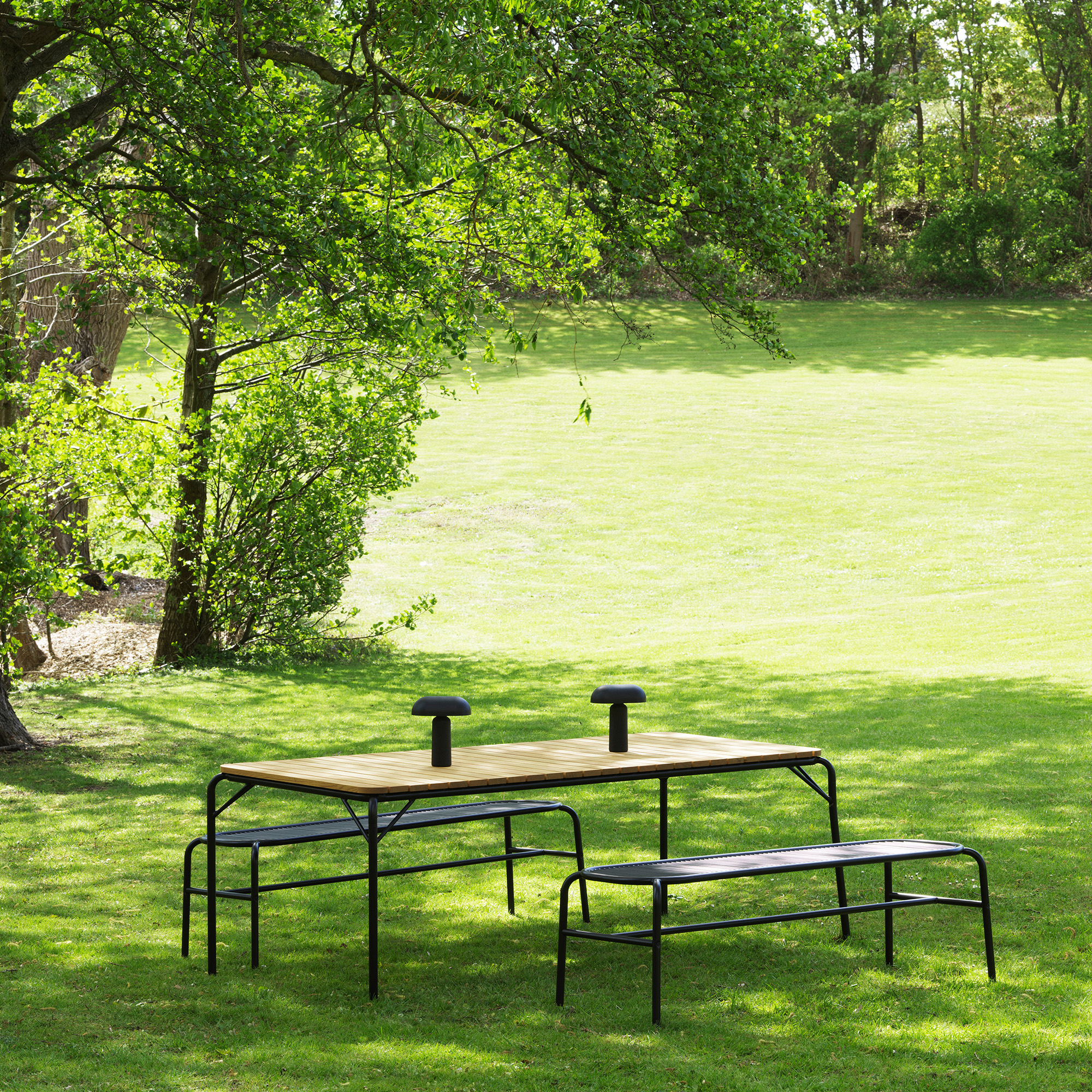 2023_Vig_Table_90x200_Wood_Black_Vig_Bench_Black_Porta_Table_Lamp_Black_01