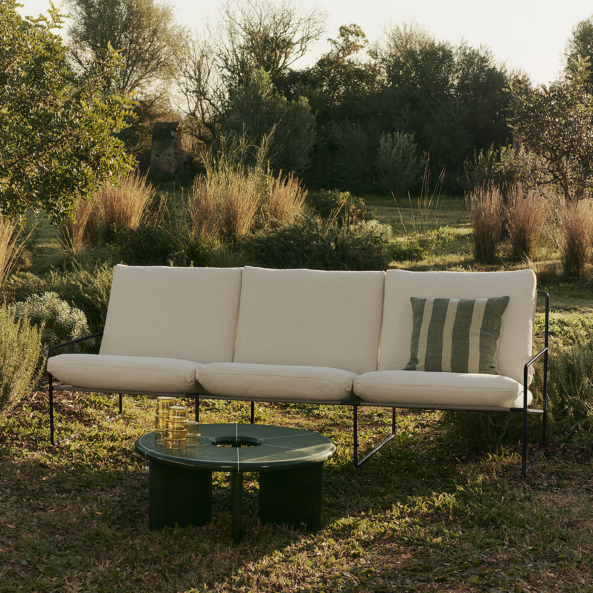 FermLiving_SS25_Desert3-Seater_PureBoucle_Black_Off-white_1104270932_OleoCushion_TeaGreenNatural_1104270906_1104270910_DeyaCoffeeTable_80_DarkGreen_1104270814