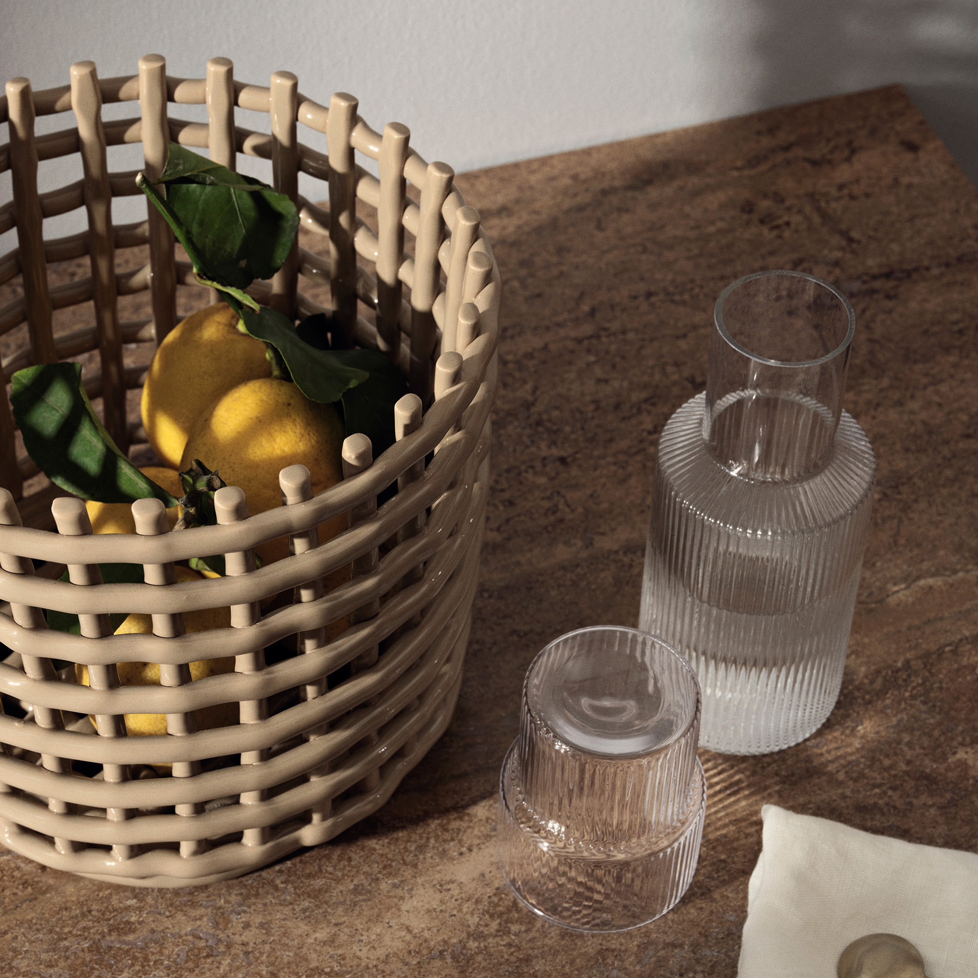 fermLIVING_SS21_CeramicBasket_1104263774_AW19_RippleSmallGlasses_100373211_AW18_RippleSmallCarafeSet_5447_01