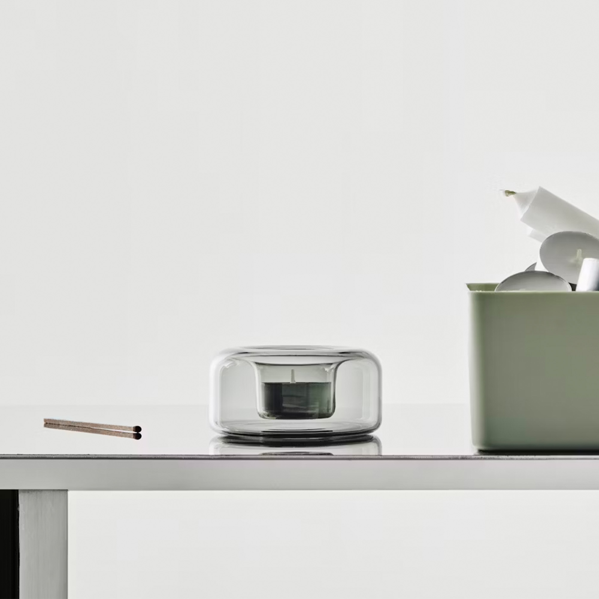 1724_fdf7acc899-7062505_happy_votive_antracit_47mm_kosta-boda_clara_von_zweigbergk_env_3x4-original