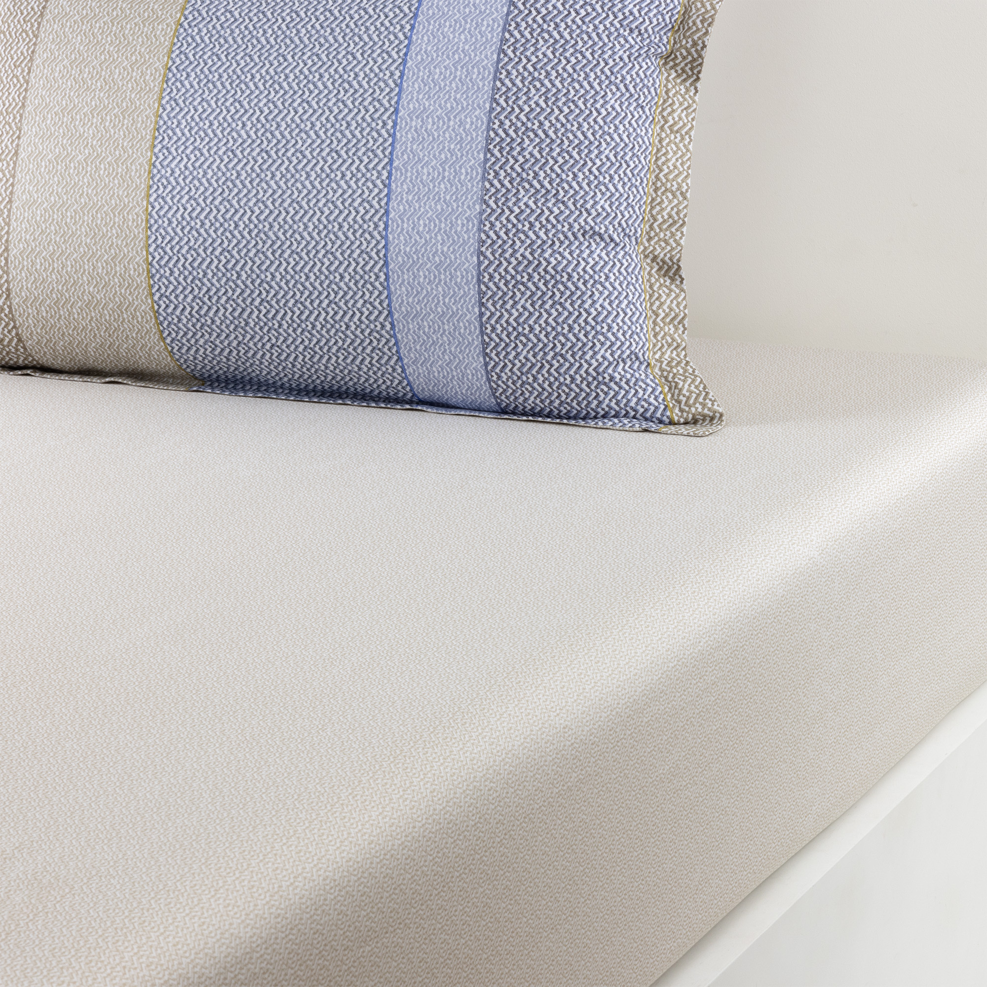 1066916_1066917_1066918_1